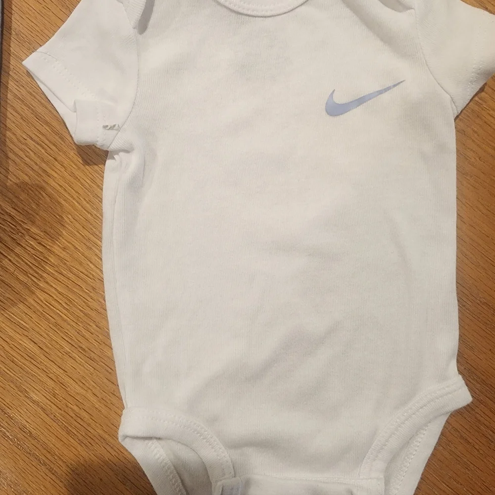 NIKE 4 Piece Bundle Blue/white Baby Boy Set, size 3M - Picture 3 of 8